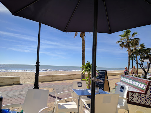 Información y opiniones sobre Rompeolas de Rota