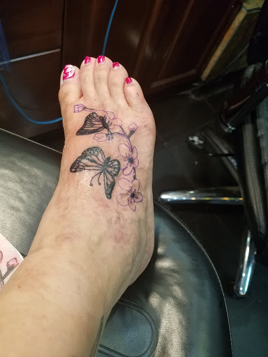 Tattoo Shop «Tonys Tattoos Body Piercing», reviews and photos, 473 Old Country Rd, Westbury, NY 11590, USA