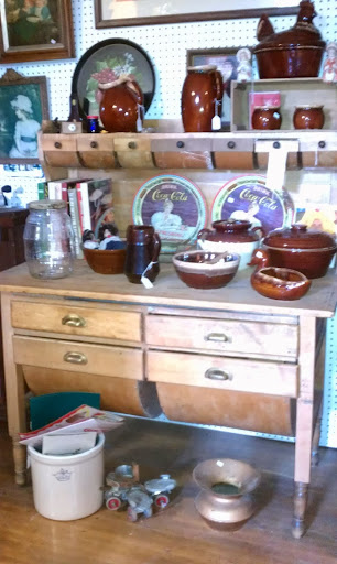 Antique Furniture Store «Useful Things Antiques & Collectibles Store», reviews and photos, 11 Crenshaw Ln, Coxs Creek, KY 40013, USA