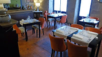Atmosphère du Restaurant gastronomique La Vieille Tour à Cellettes - n°1