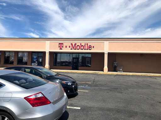 Cell Phone Store «T-Mobile», reviews and photos, 340 Rhode Island Ave Suite 3, Fall River, MA 02721, USA