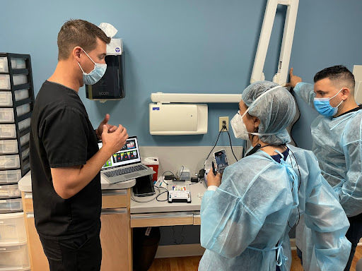 Dental Implants Periodontist «Jose I Arauz, DMD PA», reviews and photos