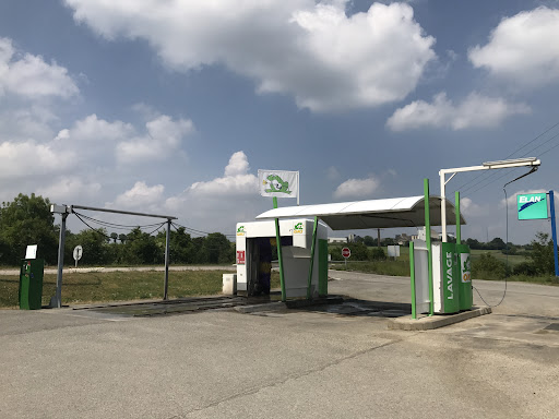 Photo 1 - Center-auto