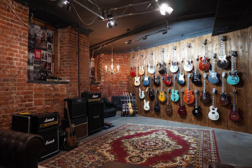 Mainstage Guitar Showroom