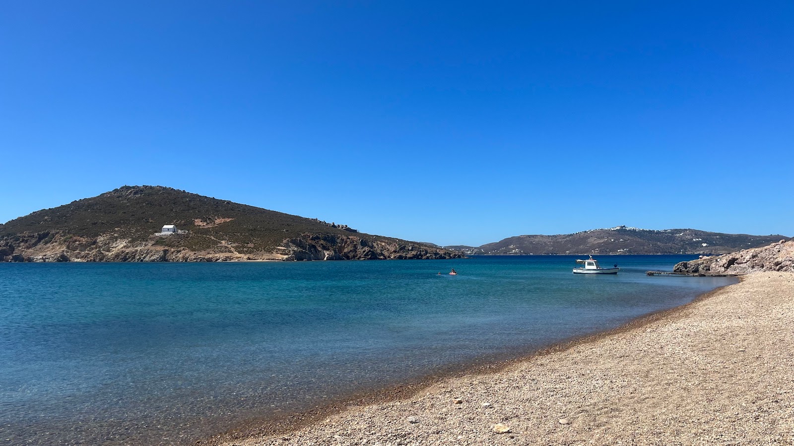 Paralia Livadi'in fotoğrafı geniş bir kıyı şeridi ile birlikte