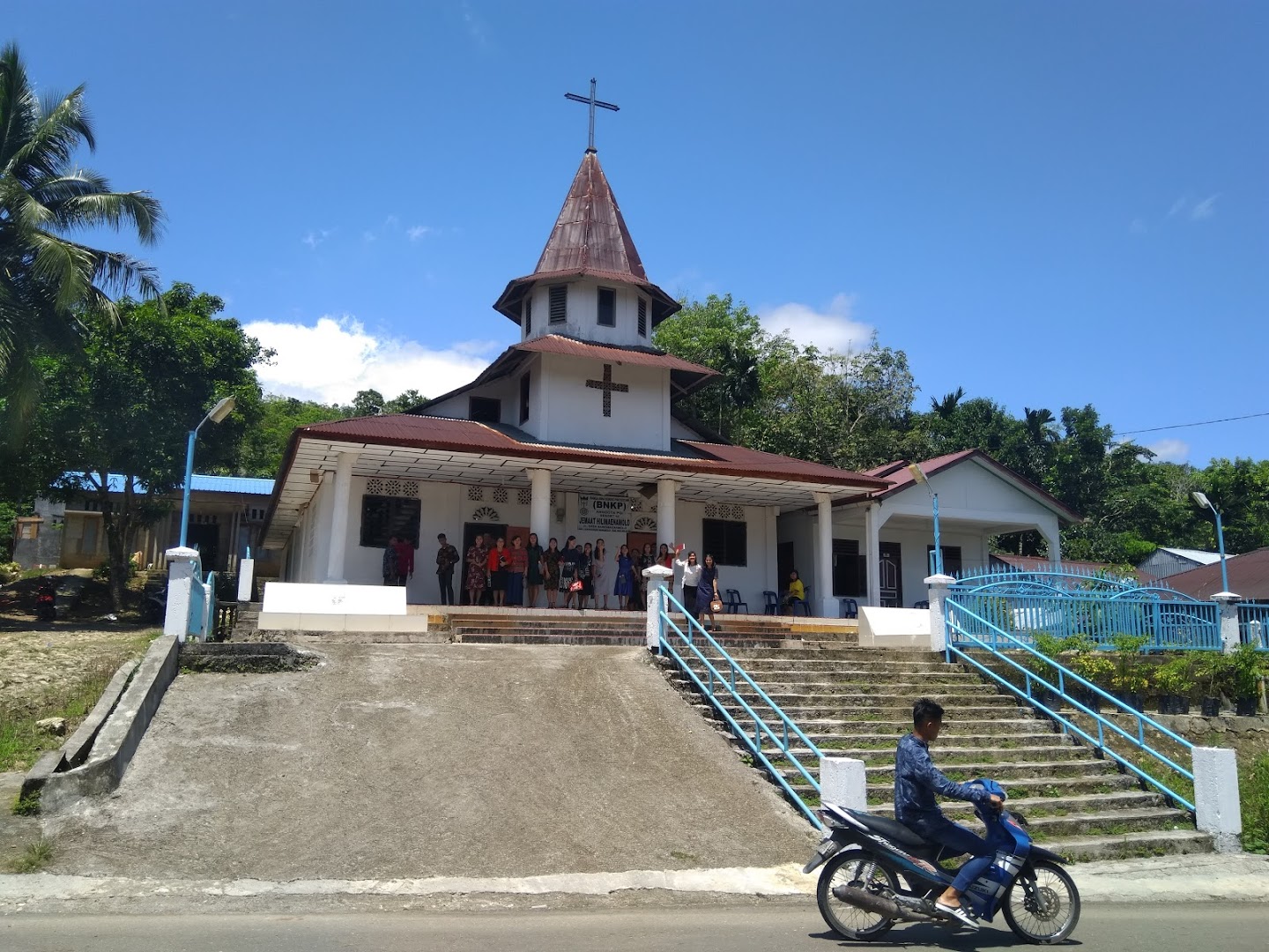 Gambar Gereja Bnkp Jemaat HilimaenamÃ¶lÃ¶