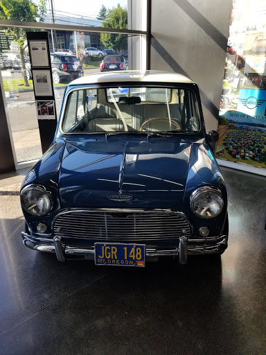 Used Car Dealer «MINI of Portland», reviews and photos, 9134 SW Canyon Rd, Portland, OR 97225, USA