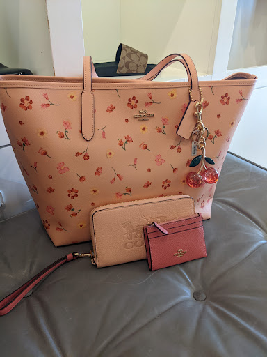 Outlet Mall «The Outlet Shoppes At Fremont», reviews and photos, 6245 N Old 27, Fremont, IN 46737, USA