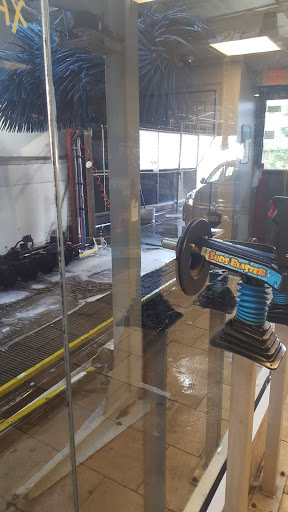 Car Wash «Wellwood Car Wash», reviews and photos, 990 Wellwood Ave, Lindenhurst, NY 11757, USA