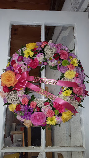 Florist «Foti Flowers At Yuess Gardens», reviews and photos, 406 3rd St, Newburgh, NY 12550, USA