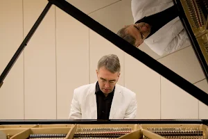 Event Pianist mit Gesangsoption und Piano image