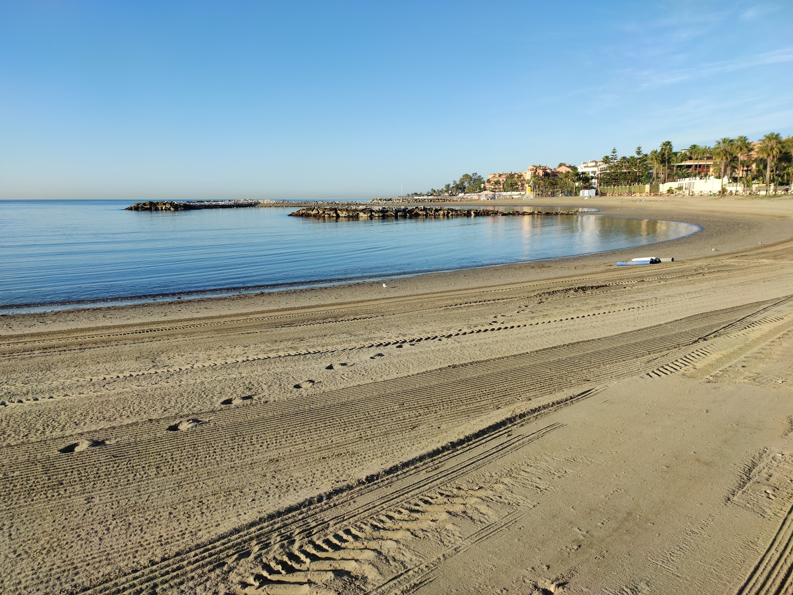 Foto von Playa el Rodeito mit grauer sand Oberfläche