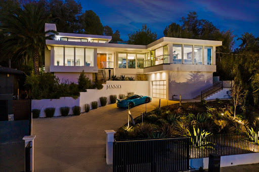 Trey Alligood Real Estate Agent Douglas Elliman Beverly Hills The Alligood Real Estate Group DRE 02099406 image