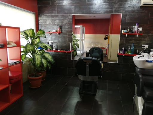 Información y opiniones sobre Peluquería Curro de Huelva