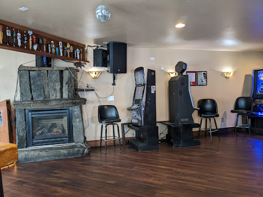 Bar & Grill «Snug Harbor Bar and Grill», reviews and photos, 5001 SW Hwy 101, Lincoln City, OR 97367, USA