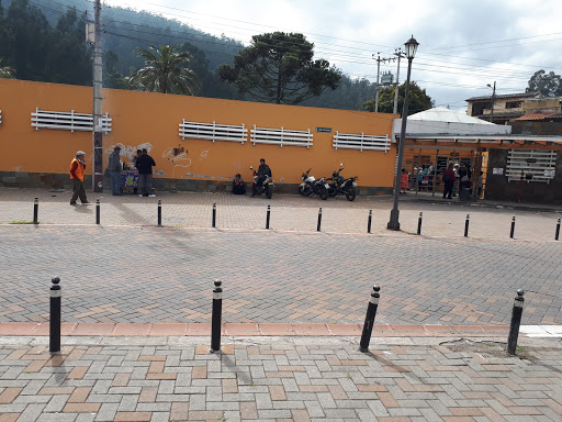 Indoor swimming pools for kids in Quito