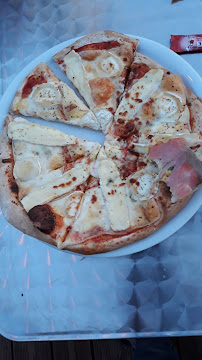 Plats et boissons du Pizzeria Family Pizza à Les Monts d'Aunay - n°9