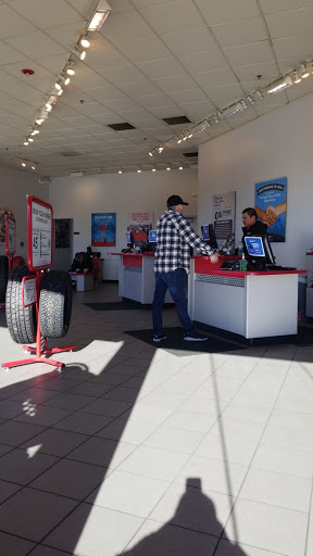 Tire Shop «Discount Tire Store - Auburn, WA», reviews and photos, 901 Outlet Collection Way, Auburn, WA 98001, USA