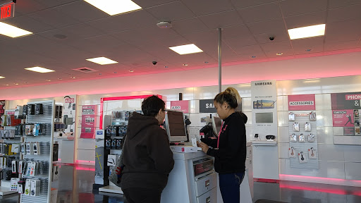 Cell Phone Store «T-Mobile», reviews and photos, 5914 6th Ave, Tacoma, WA 98406, USA