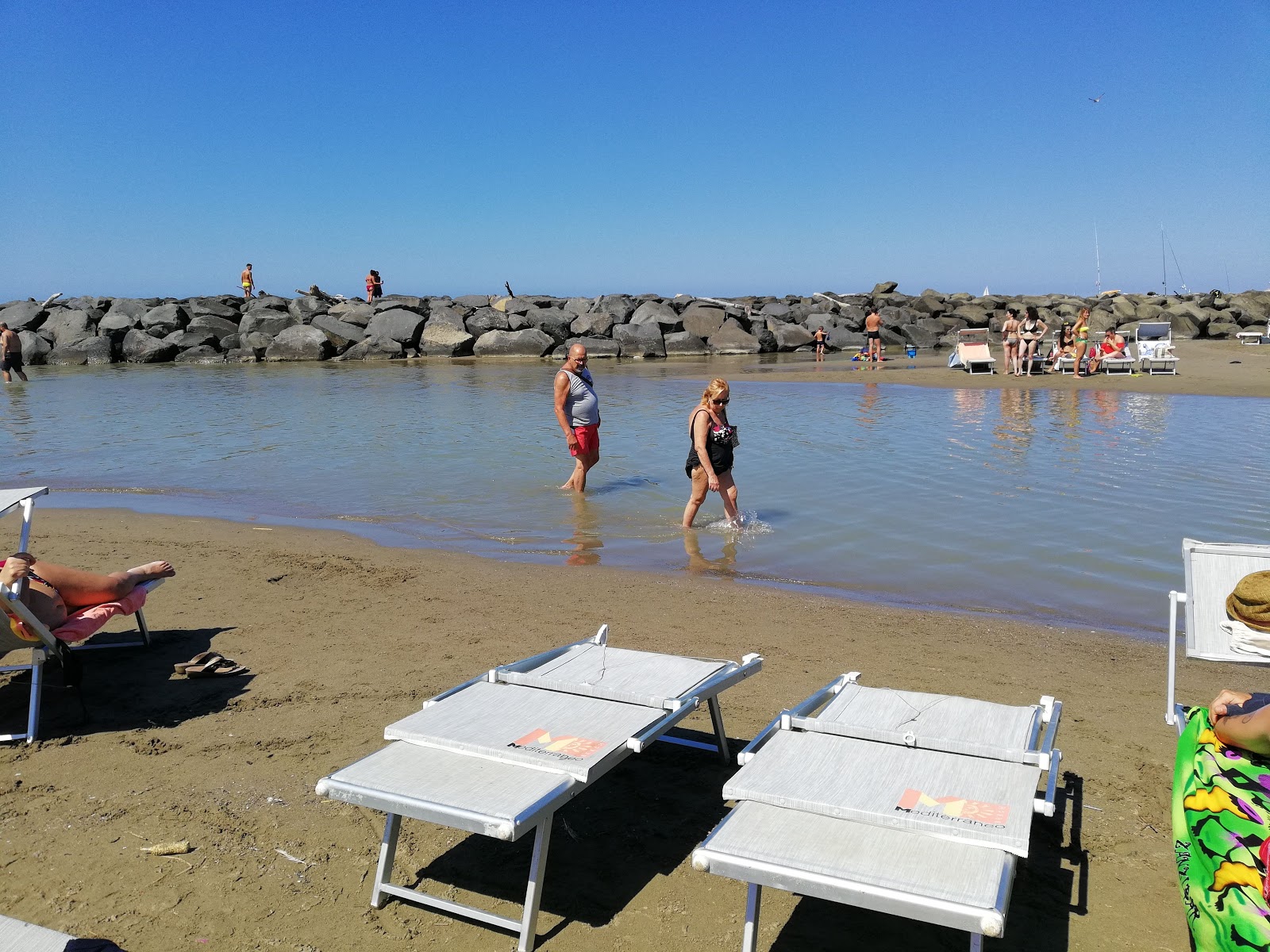 Mediterraneo Beach On The Map With Photos And Reviews Beachsearcher Com