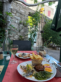 Plats et boissons du Restaurant français Le Petit Jardin à Viens - n°2