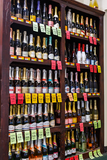 Wine Store «Lakemore Wine & Liquor», reviews and photos, 1500 Canton Rd # 100, Akron, OH 44312, USA