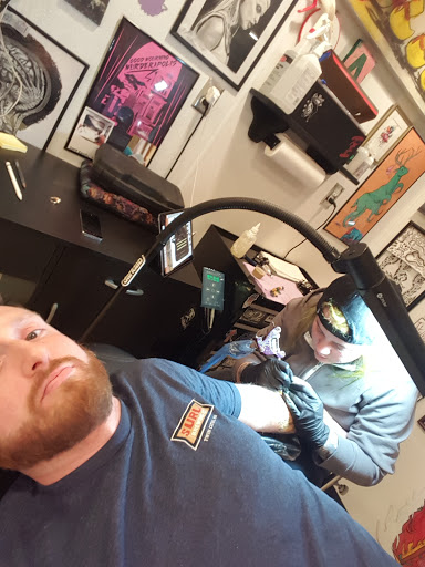 Tattoo Shop «Dinkytown Tattoo», reviews and photos, 407 14th Ave SE, Minneapolis, MN 55414, USA