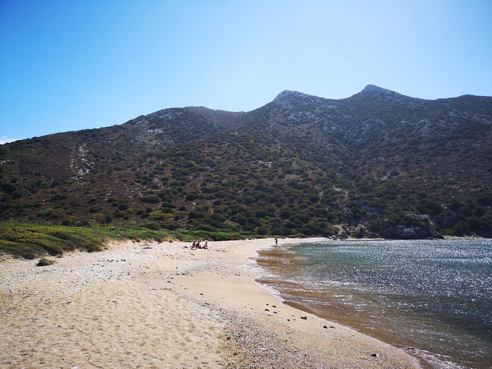 Foto di Paralia Monastiria con una superficie del sabbia nera e ciottoli