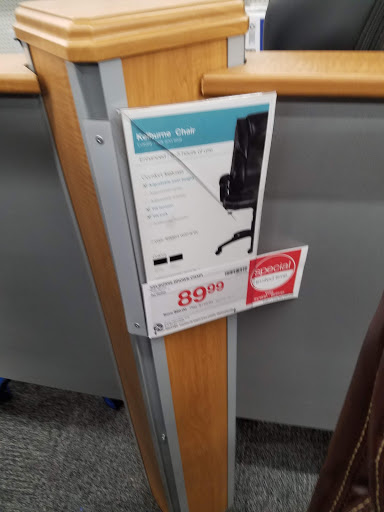 Office Supply Store «Staples», reviews and photos, 204 Airport Plaza Blvd, Farmingdale, NY 11735, USA