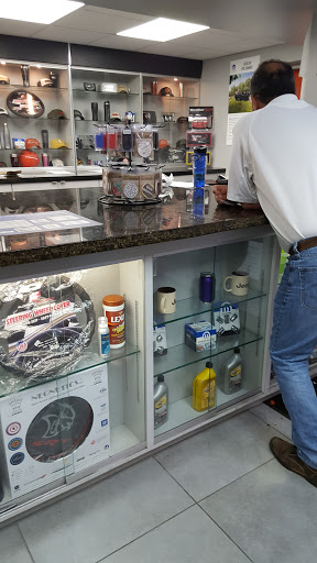 Car Dealer «Joey Accardi Chrysler, Dodge, Jeep, Ram», reviews and photos, 909 S Federal Hwy, Pompano Beach, FL 33062, USA