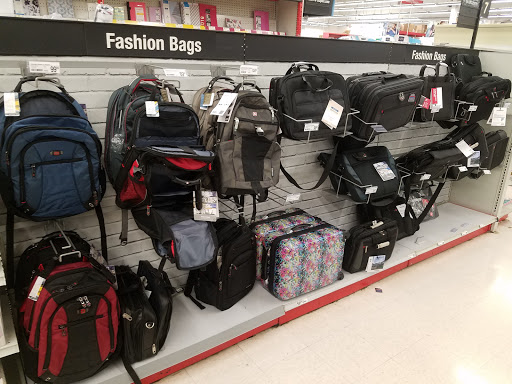 Office Supply Store «Staples», reviews and photos, 547 River Rd, Edgewater, NJ 07020, USA