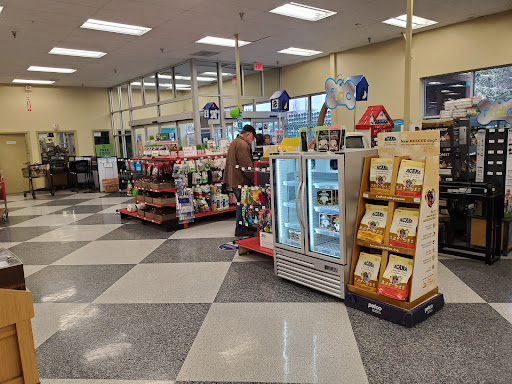 Pet Supply Store «Petco Animal Supplies», reviews and photos, 2365 NW Kings Blvd, Corvallis, OR 97330, USA