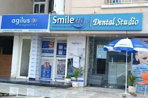 Smileup dental studio image