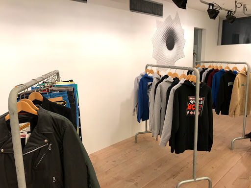 Stores buy streetwear Tokyo
