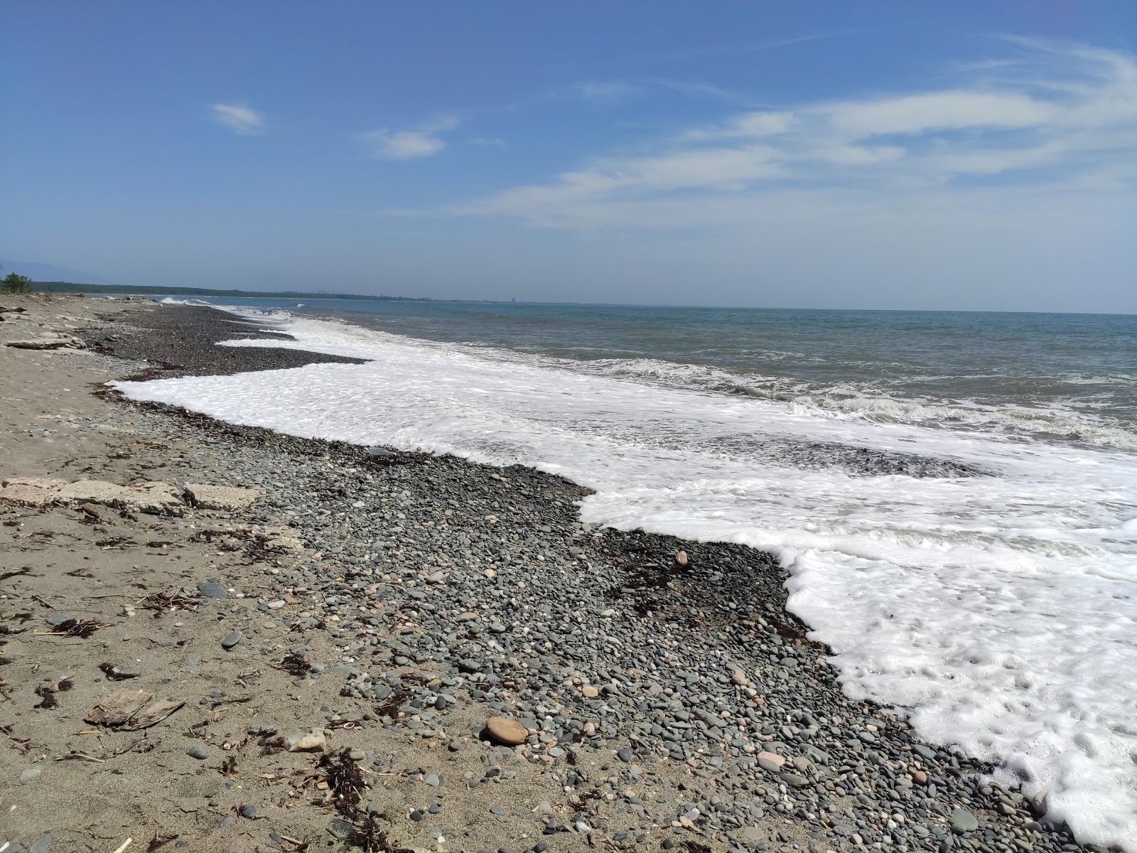 Zdjęcie Dghamishi beach z powierzchnią szary kamyk
