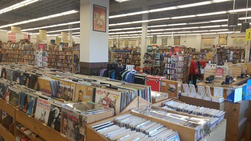Book Store «Half Price Books», reviews and photos, 17145 W Bluemound Rd, Brookfield, WI 53005, USA