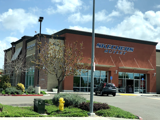 SKECHERS Warehouse Outlet