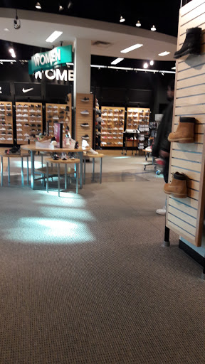 Shoe Store «Finish Line», reviews and photos, 801 Hawthorn Center, Vernon Hills, IL 60061, USA