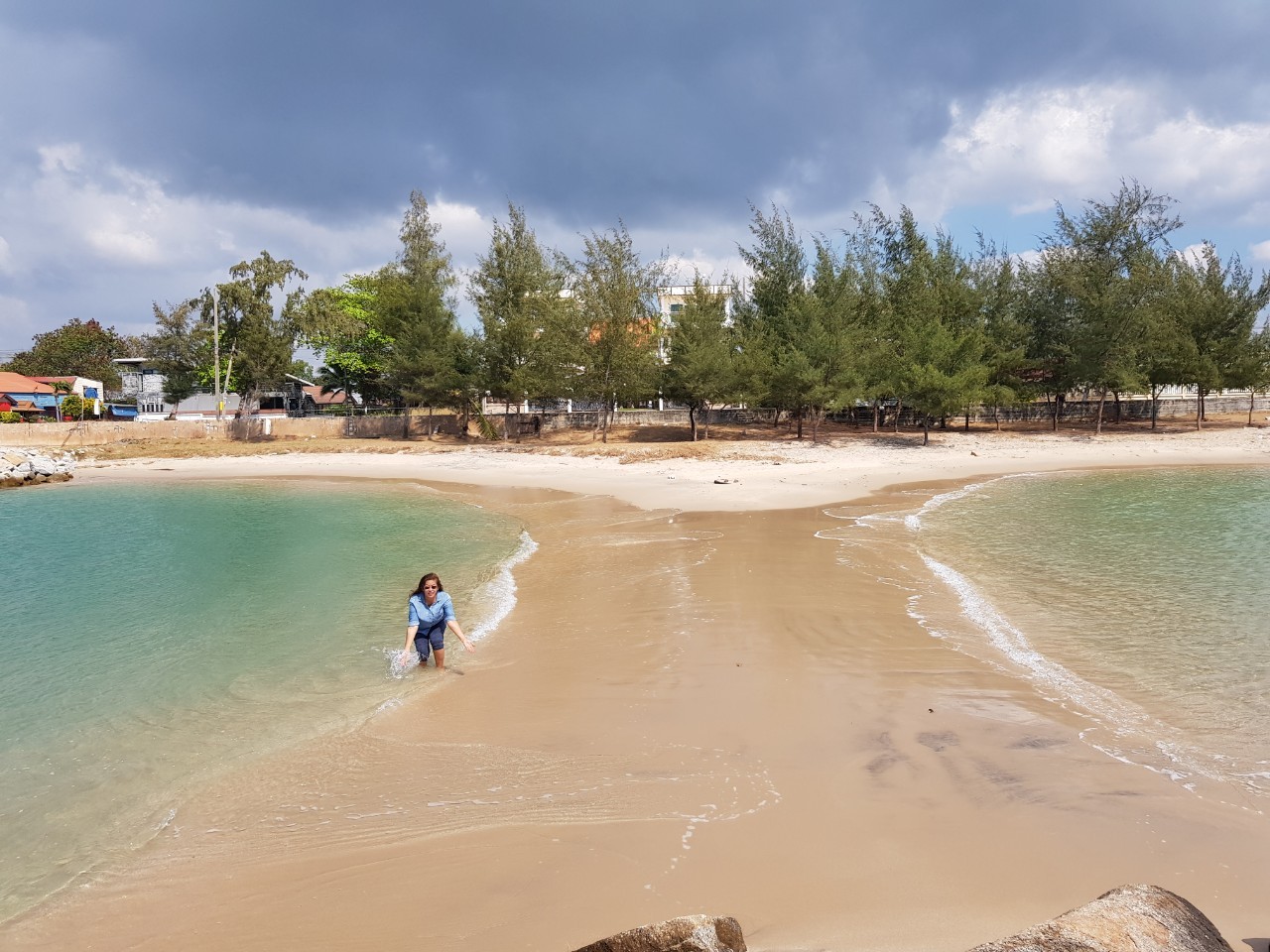 PMY Beach的照片 带有碧绿色水表面