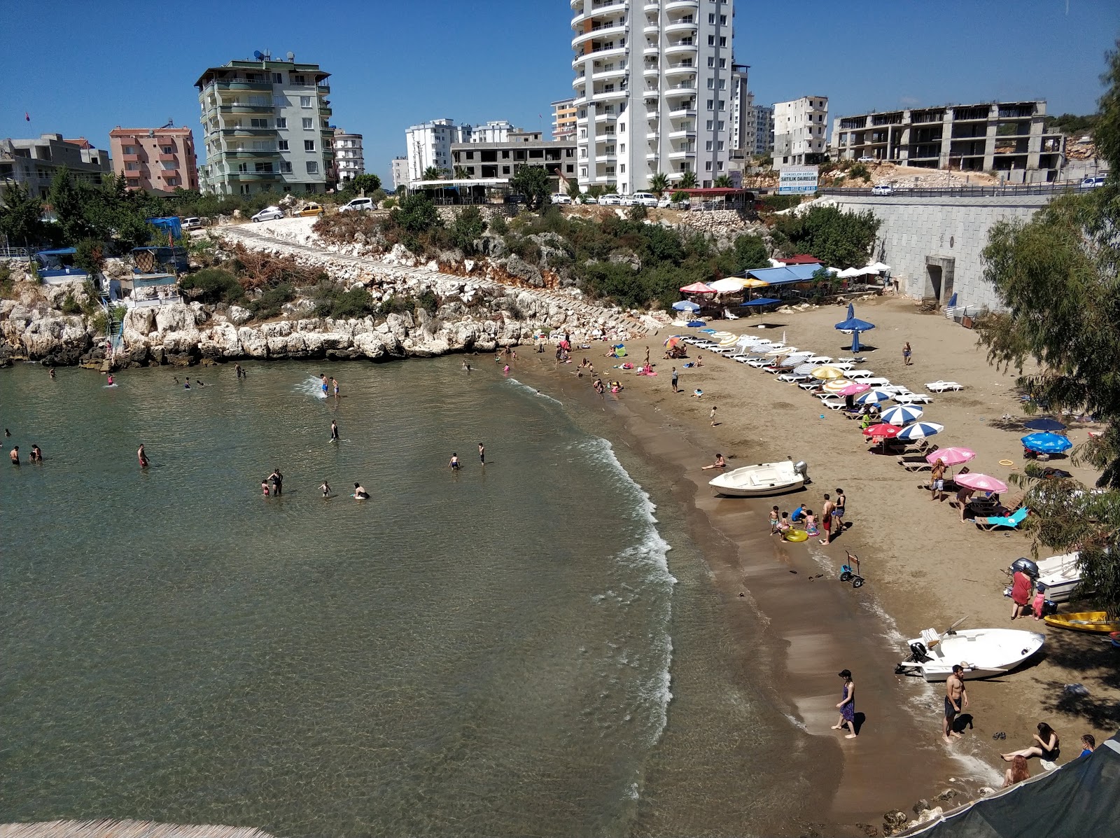 Foto di Sultankoy beach con una superficie del acqua turchese
