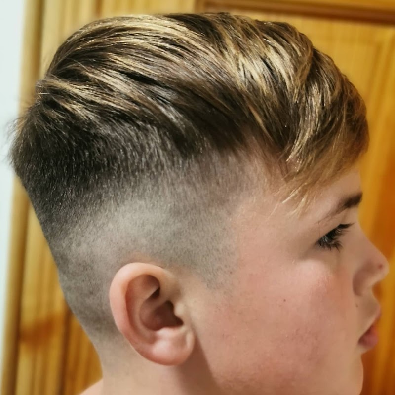 Buzz cutz barbershop
