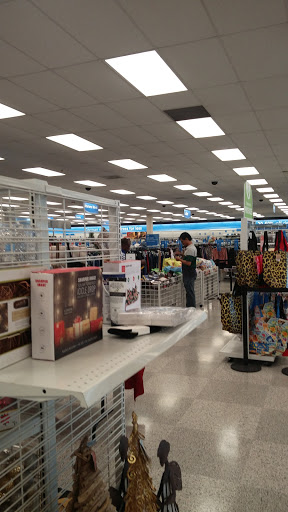 Clothing Store «Ross Dress for Less», reviews and photos, 177 Levittown Pkwy, Levittown, PA 19055, USA