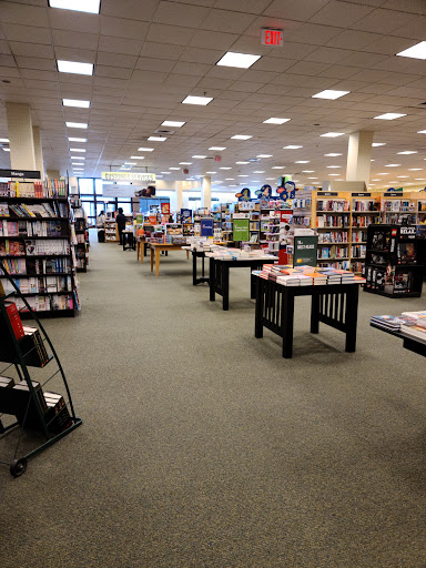 Book Store «Barnes & Noble», reviews and photos, 112 Eisenhower Pkwy, Livingston, NJ 07039, USA