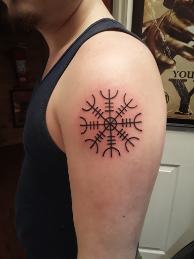 Tattoo Shop «Celtic Crow Tattoo», reviews and photos, 526 Railroad Ave, Clarkesville, GA 30523, USA