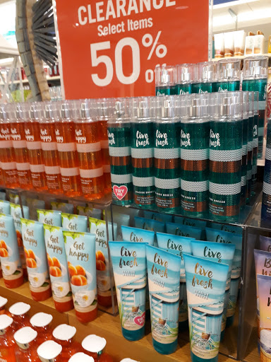 Outlet Mall «Tanger Outlet Westbrook», reviews and photos, 314 Flat Rock Pl, Westbrook, CT 06498, USA