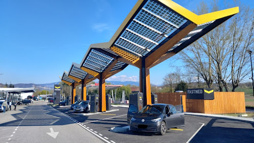Borne de recharge de véhicules électriques Fastned Station de recharge Romagnieu