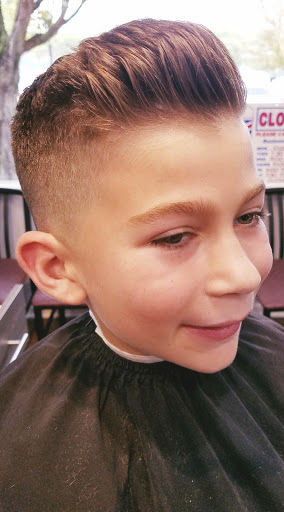 Barber Shop «Hinsdale Barber Shop», reviews and photos, 20 W Hinsdale Ave, Hinsdale, IL 60521, USA