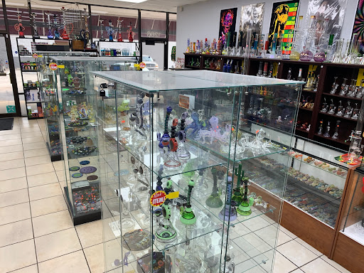 Tobacco Shop «Smoke Tokz Head Shop KC», reviews and photos, 1263 W 103rd St, Kansas City, MO 64114, USA