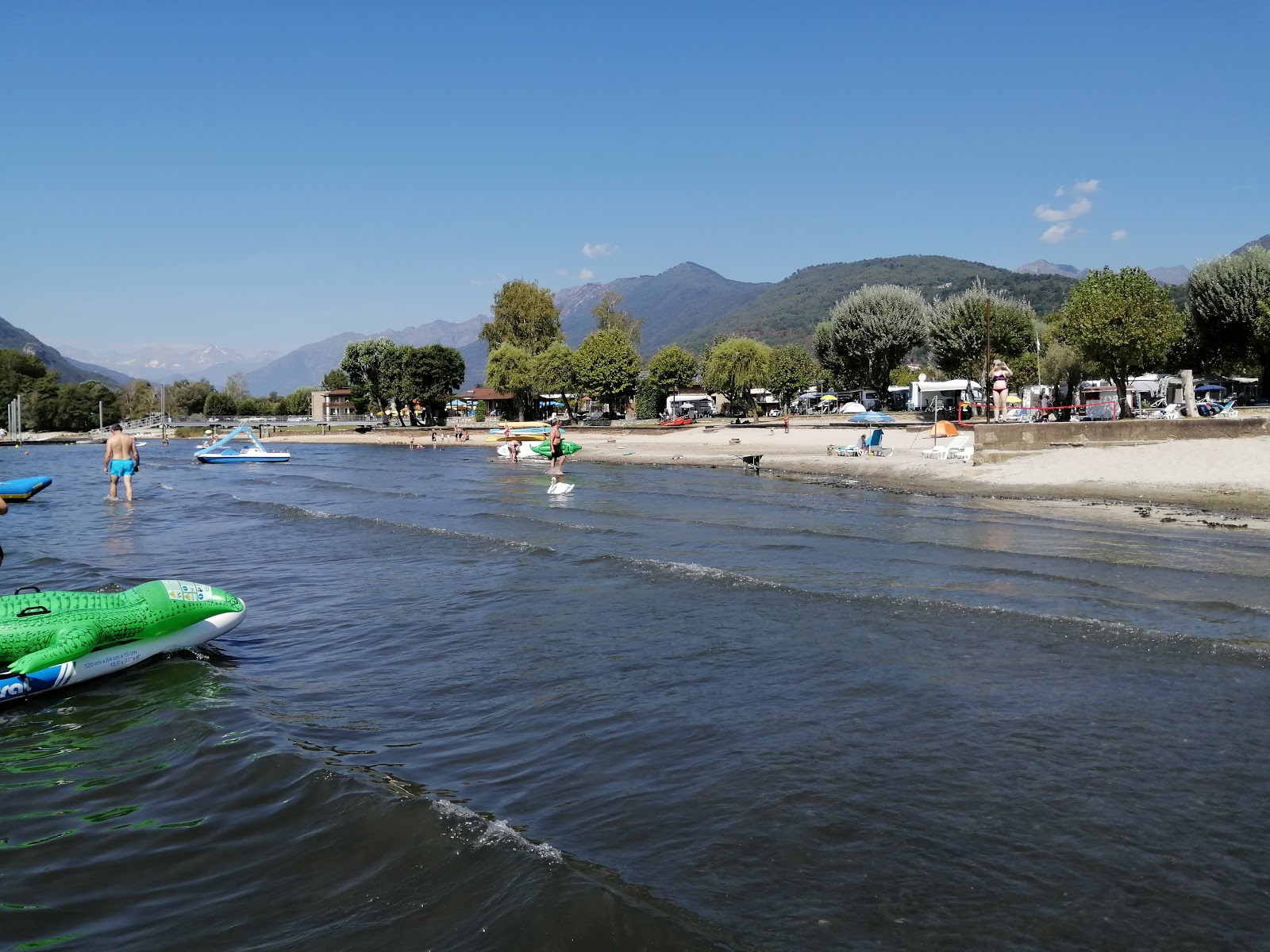 Foto de Spiaggia Isolino - lugar popular entre os apreciadores de relaxamento