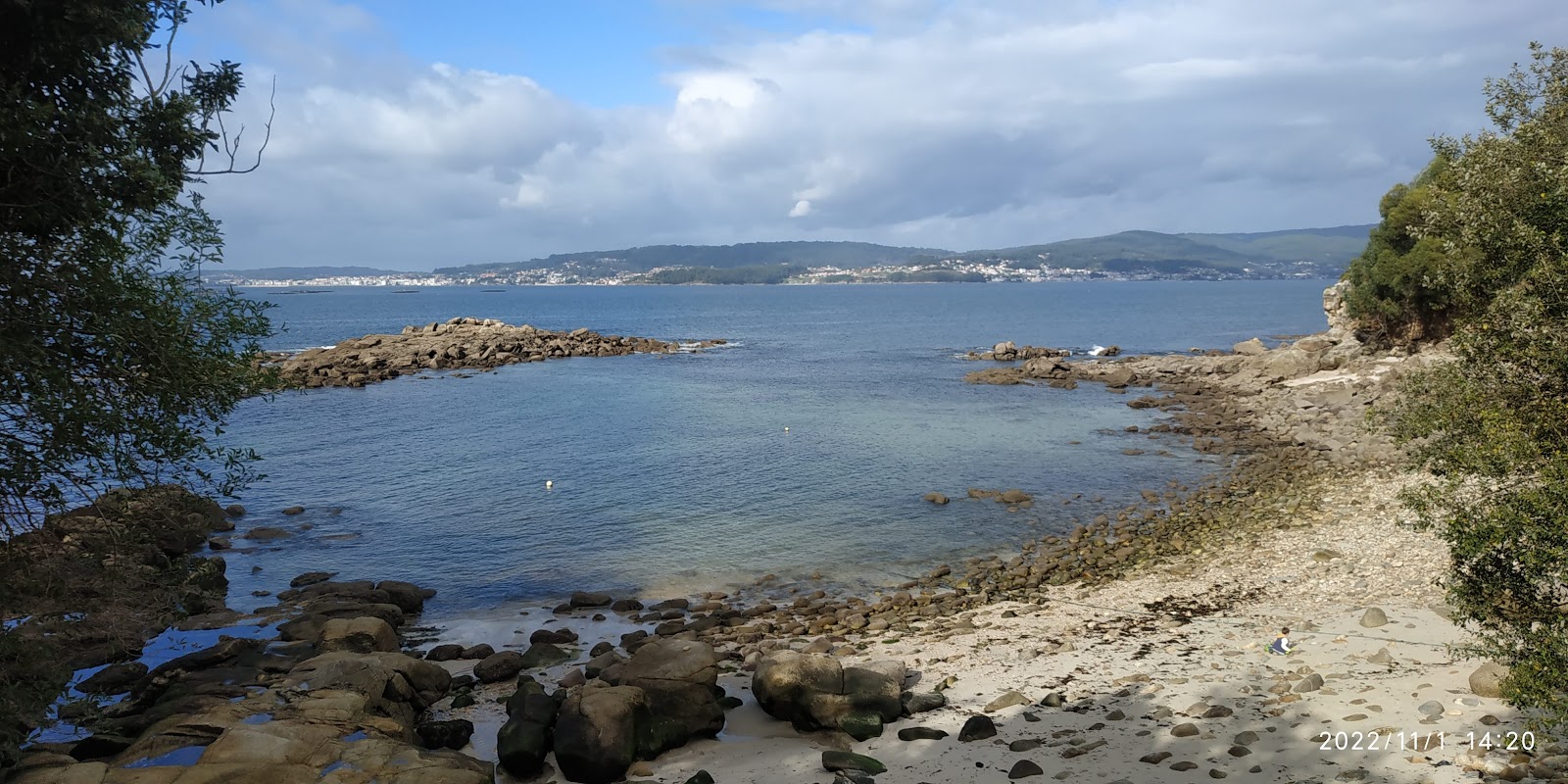 Praia da Ribeirina'in fotoğrafı düz bir kıyı şeridi ile birlikte